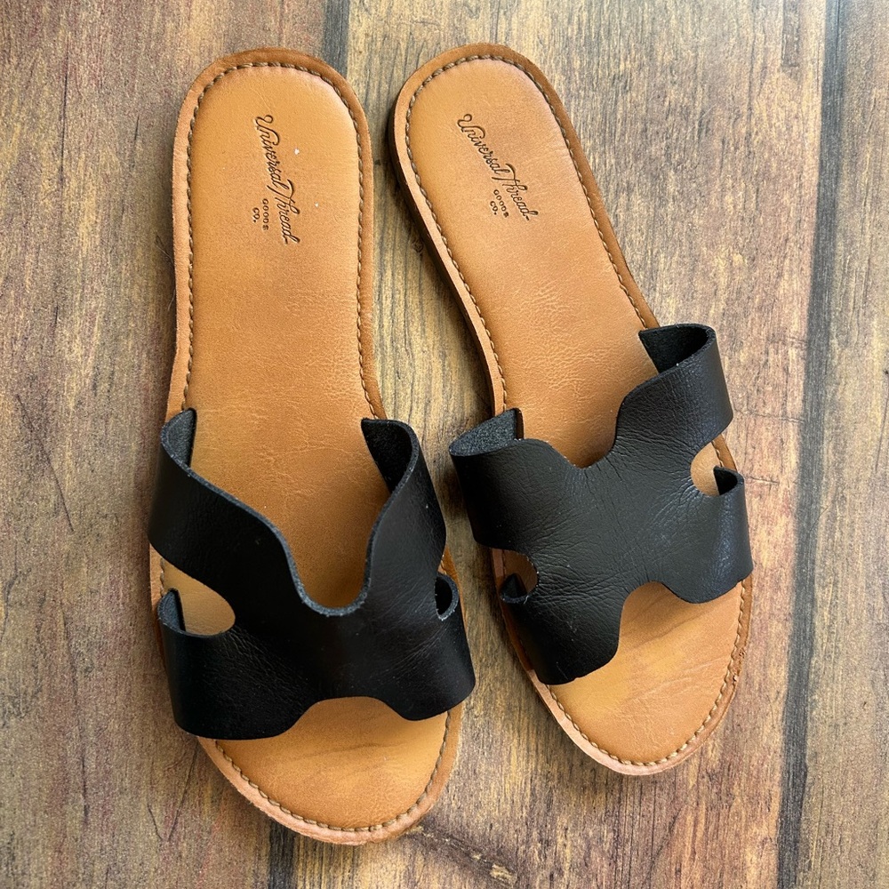 Universal Thread Black and Tan Sandals